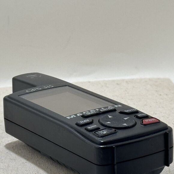 Magellan GPS 315 Handheld Navigator w/Case Bundle - Picture 10 of 10